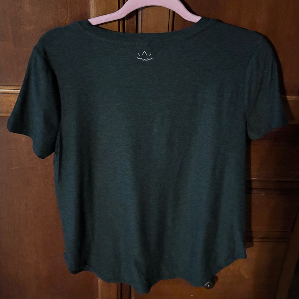 Beyond Yoga Featherweight On the Down Low Tee Forest Green Heather Size Medium - Picture 4 of 9